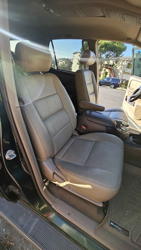 2001 Toyota Sequoia · SR5 Sport Utility 4D in Pacifica, CA (photo 8) — photo 8