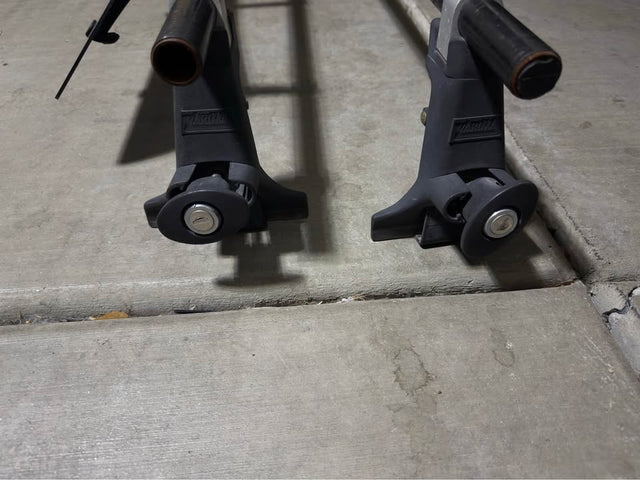 Yakima Roof Rack with keys — photo 2