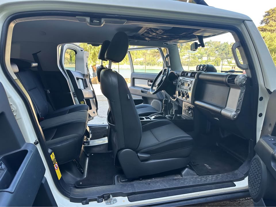 2012 Toyota FJ Cruiser · 4WD in Los Angeles, CA (photo 12)