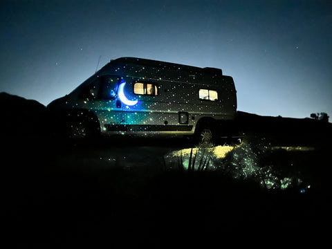 Fully Stocked Van: Generator, Solar, Heater, Kitchen, Bath, Sleeps 4 — photo 3
