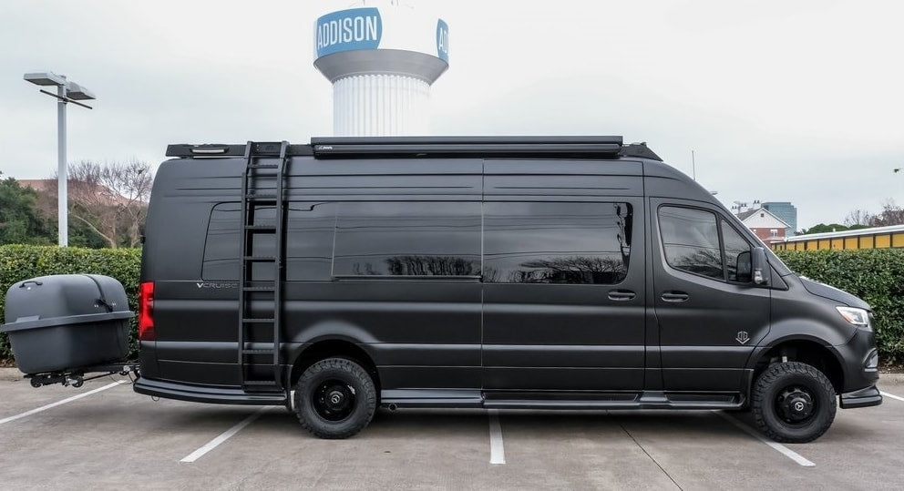  and rear ladder.|Sleek — photo 3