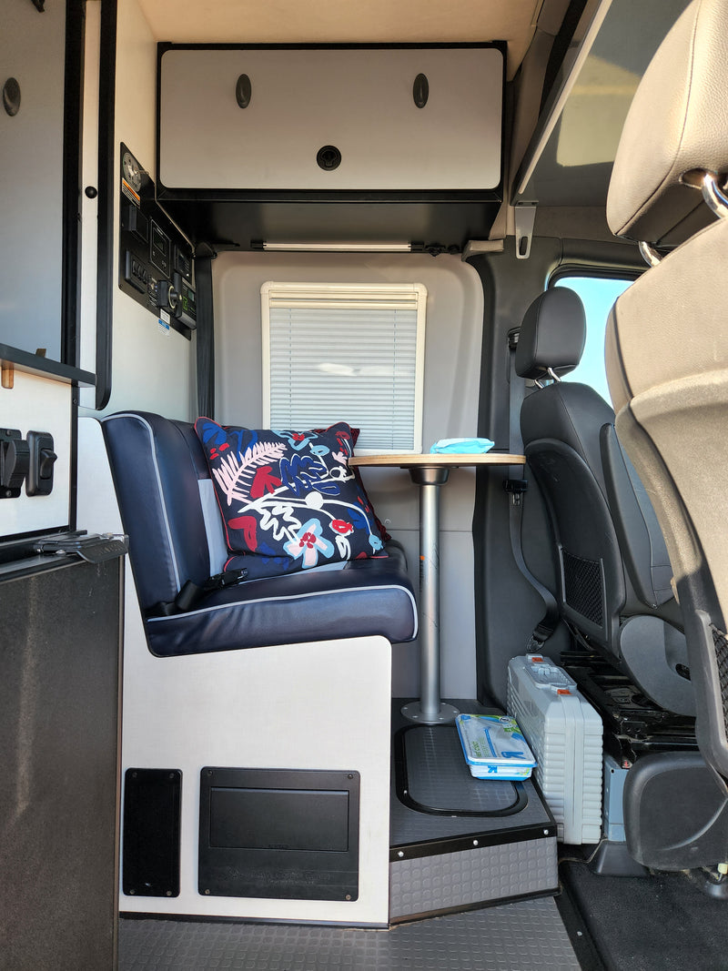 4WD Winnebago Revel 44E "Rosie" Unlimited Miles Montana + Starlink — photo 10