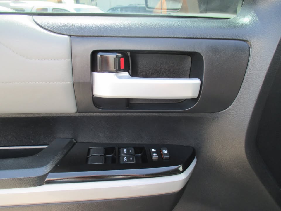 2018 Toyota Tundra CrewMax Limited 4x4 — photo 9
