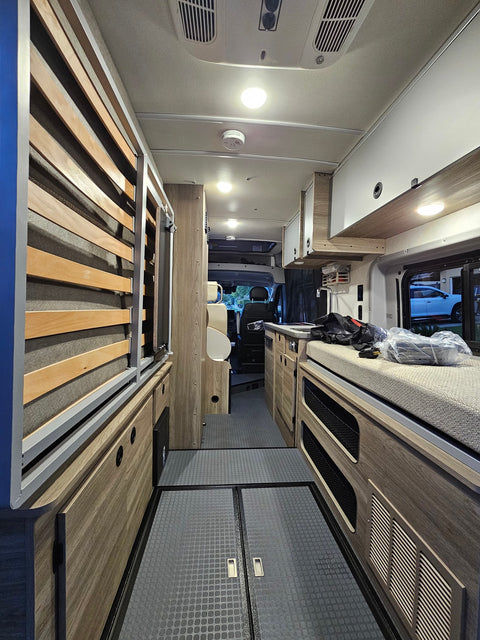 Winnebago Camper Van (Solis 59PX) — photo 3