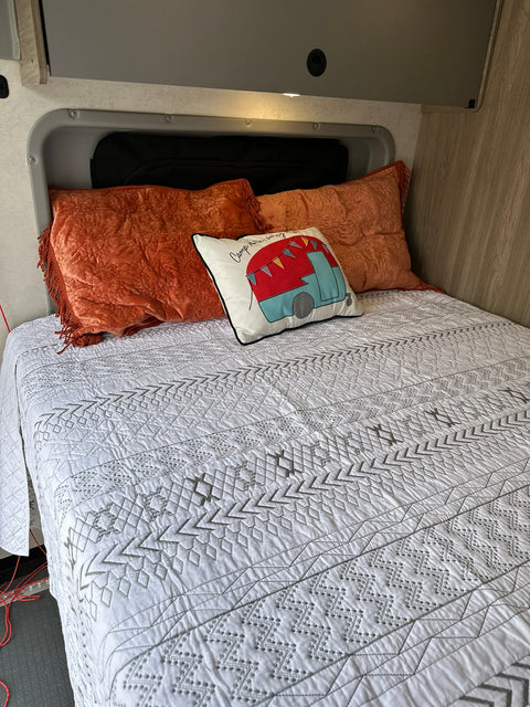 'Sylvie' 2022 Winnebago Solis ACO3420 — photo 5