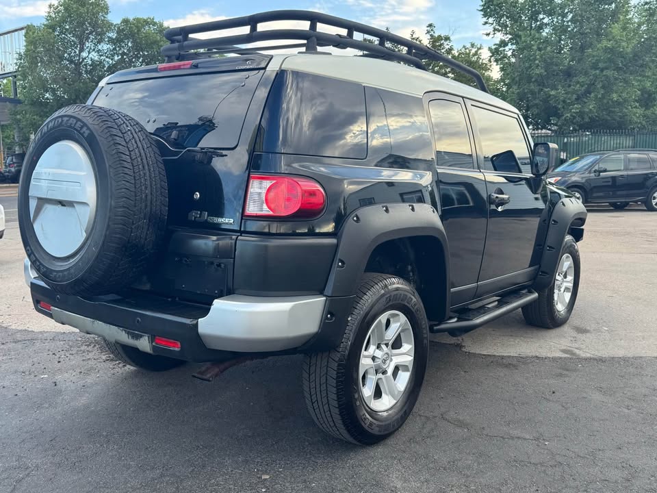 2010 Toyota FJ Cruiser · Sport Utility 2D in Denver, CO (photo 5) — photo 5