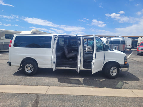 Elizabeth 15-Passenger — photo 4