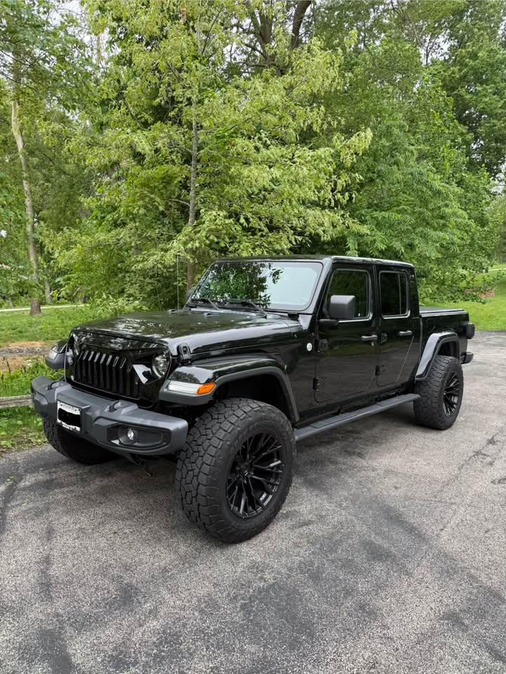 2020 Jeep Gladiator · Overland Pickup 4D 5 ft in Colona, IL (photo 2) — photo 2