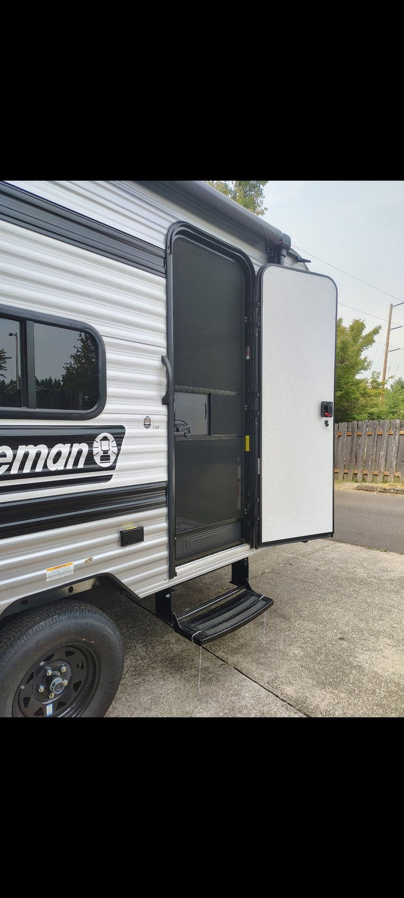  a clean RV rental — photo 3