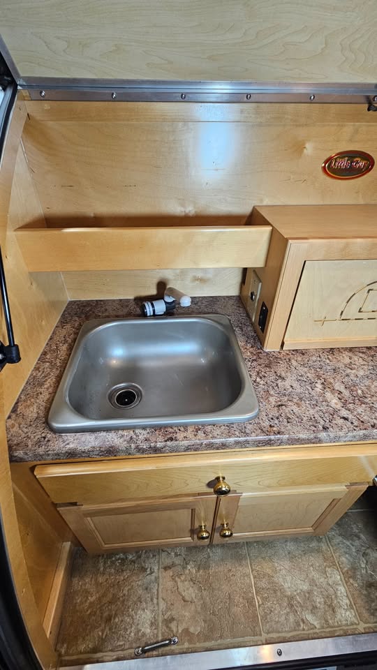 2014 Little Guy Silver Shadow 5 x 10 Teardrop Trailer — photo 12