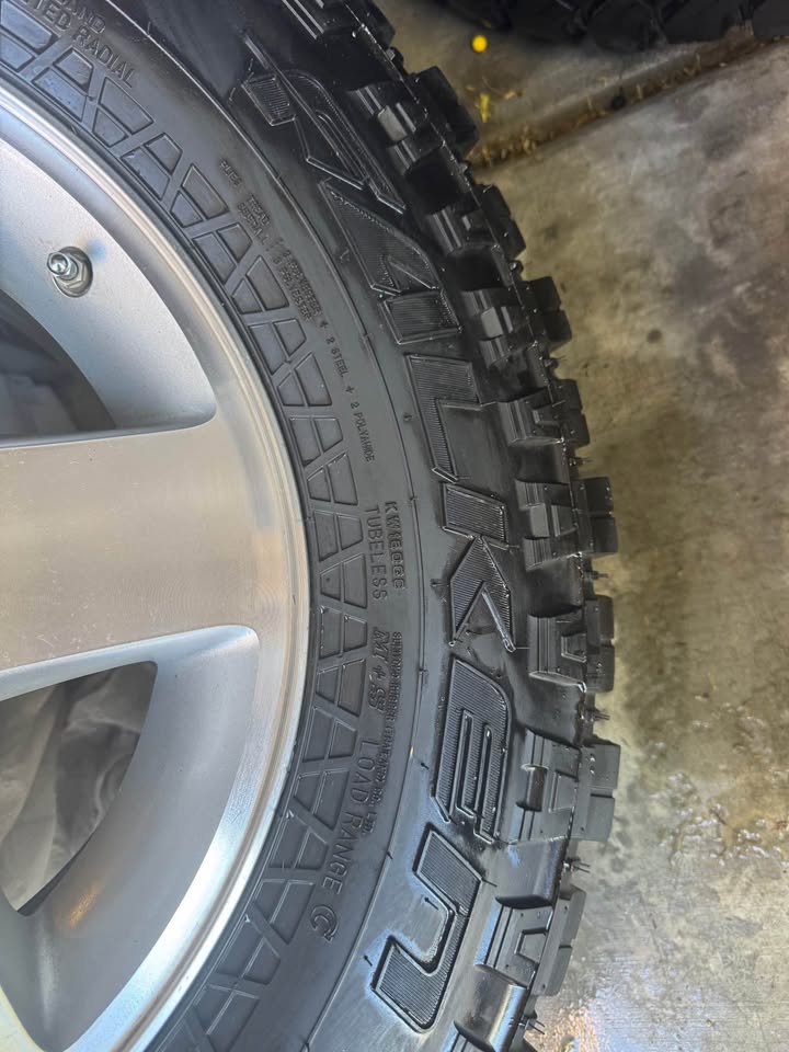 !!!EXCELLENT!!! Falken Wildpeak M/T Tires on Jeep Wheels 17in … all 5 in great condition in Tucson, AZ (photo 8) — photo 8