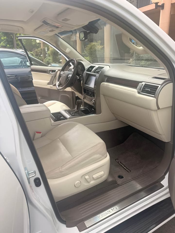 2017 Lexus GX · GX 460 Premium Sport Utility 4D in Fremont, CA (photo 8)
