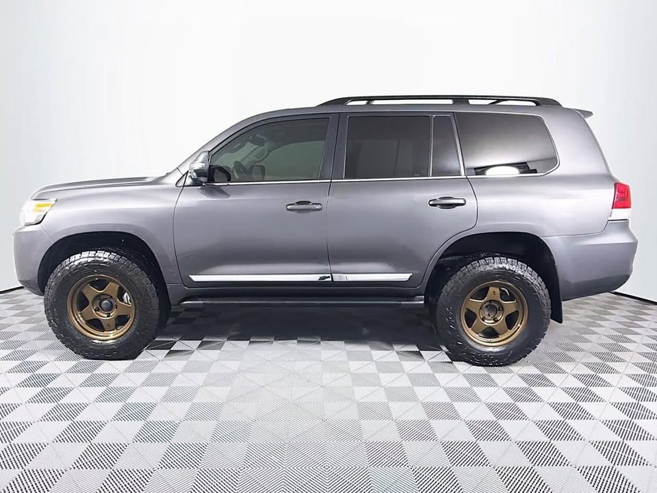 2016 Toyota land cruiser v8 in Tacoma, WA (photo 11) — photo 11