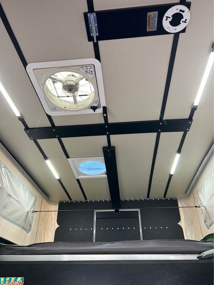 Four Wheel Camper Project M (model PMM 5.5) Pop-Up Truck Camper — photo 5