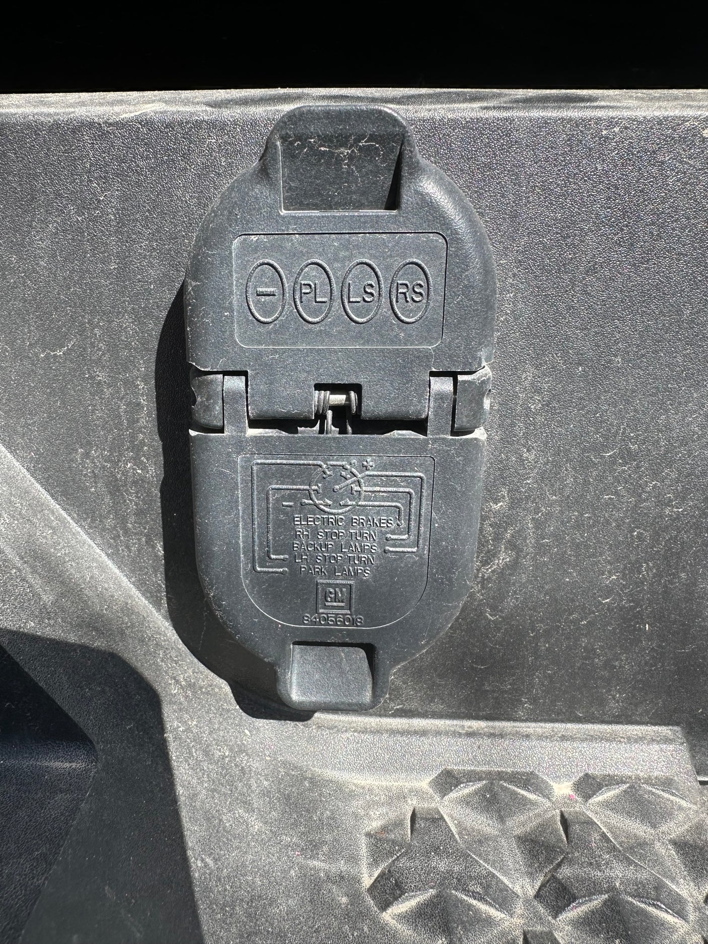 This 7-pin trailer hitch wiring for an rv rental supplies power for electric brakes, lights, and signals, ensuring safe towing.