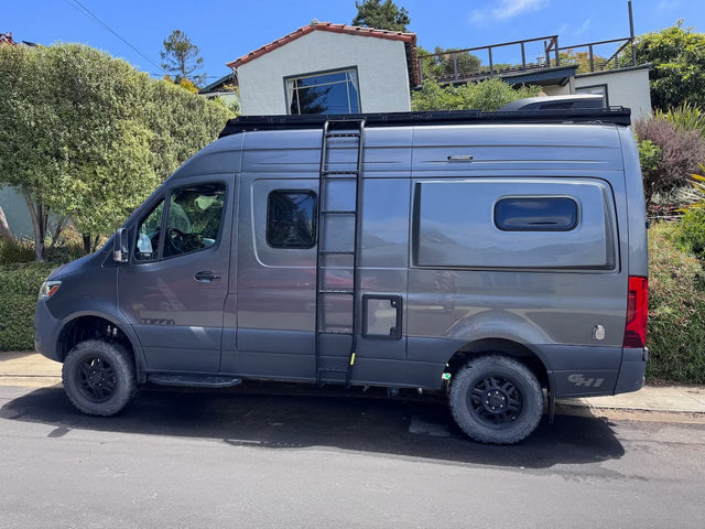 AWD Mercedes Sprinter camper with Starlink, sleeps 2 — photo 2