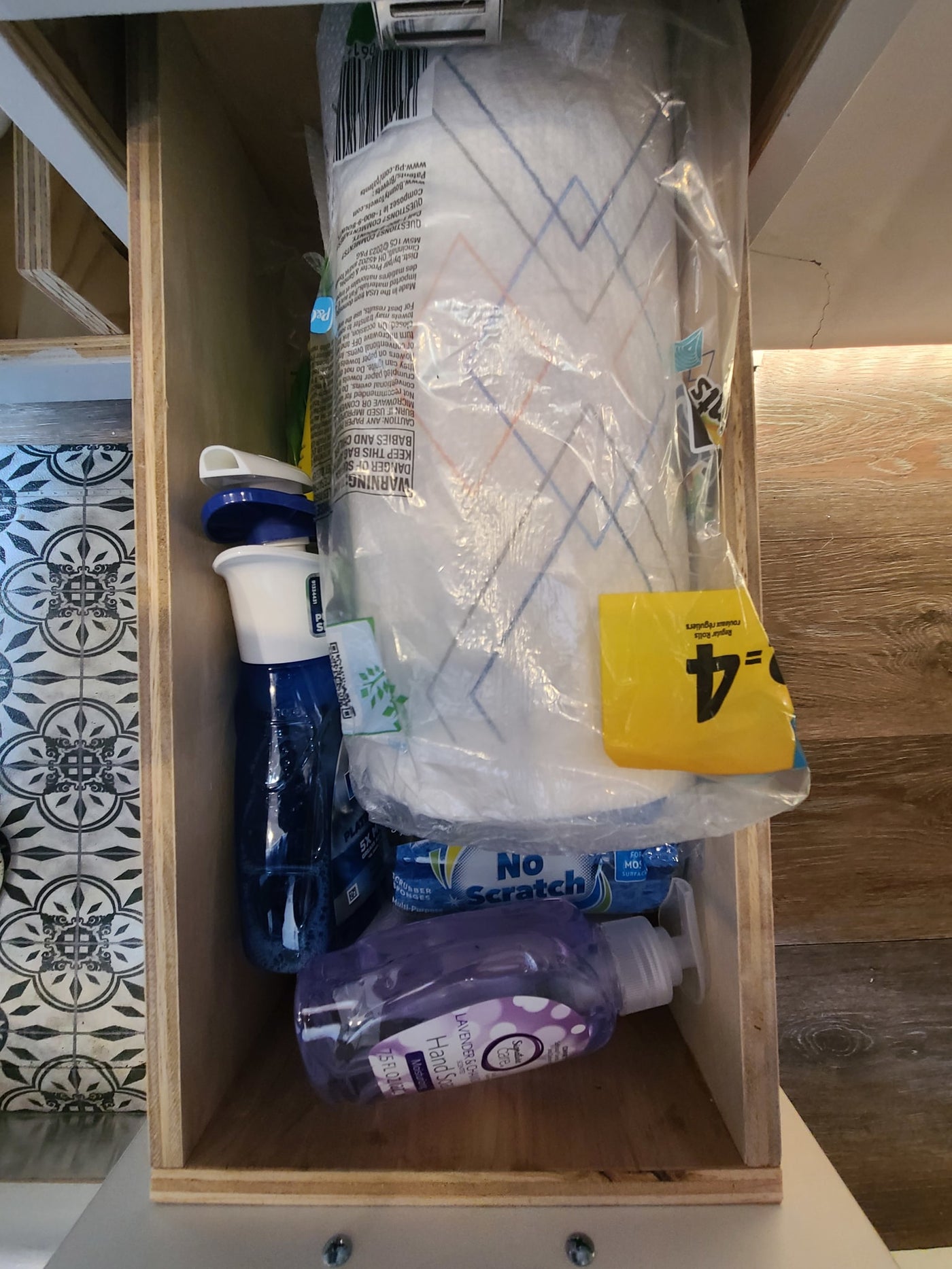  a wooden counter — photo 35