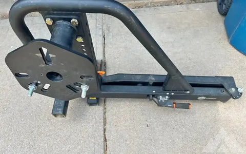 RiG’d Ultraswing hitch tire carrier