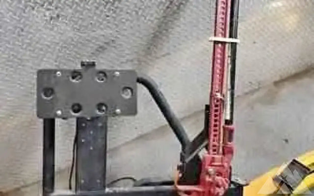Rig'd UltraSwing hitch tire carrier — photo 2