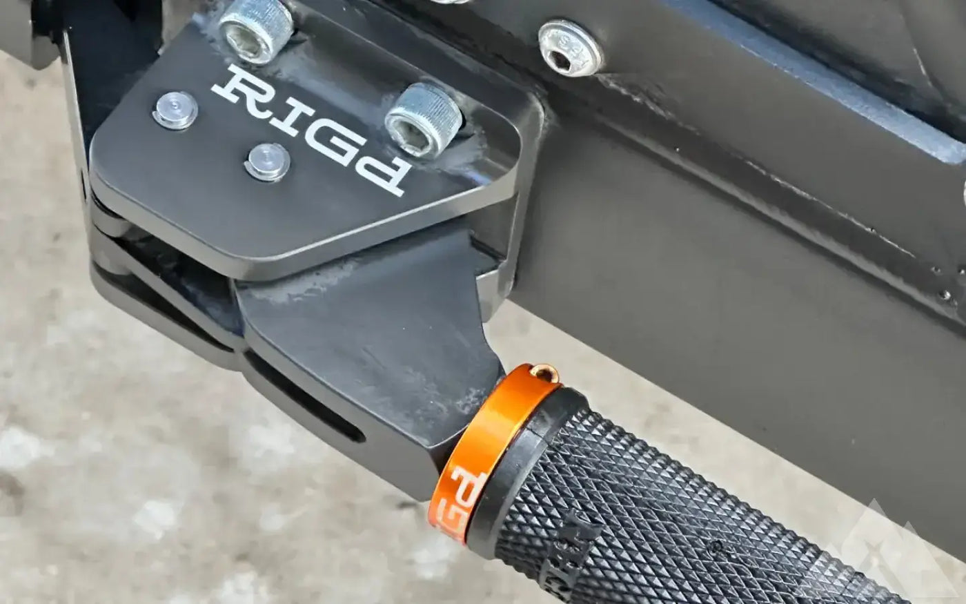 RiGd ultra-swing Mega fit with many accesories — used tire carriers & swing outs for sale (photo 2) — photo 2