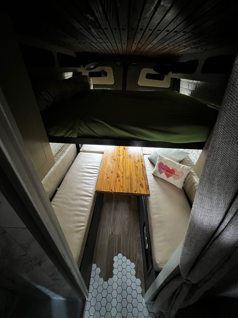 tiled shower in an RV rental — photo 18