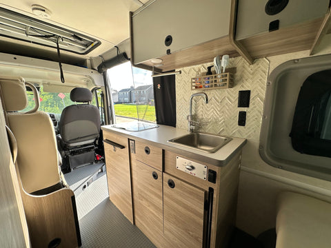 2021 Winnebago Solis - Silver Stream Cruiser — photo 5