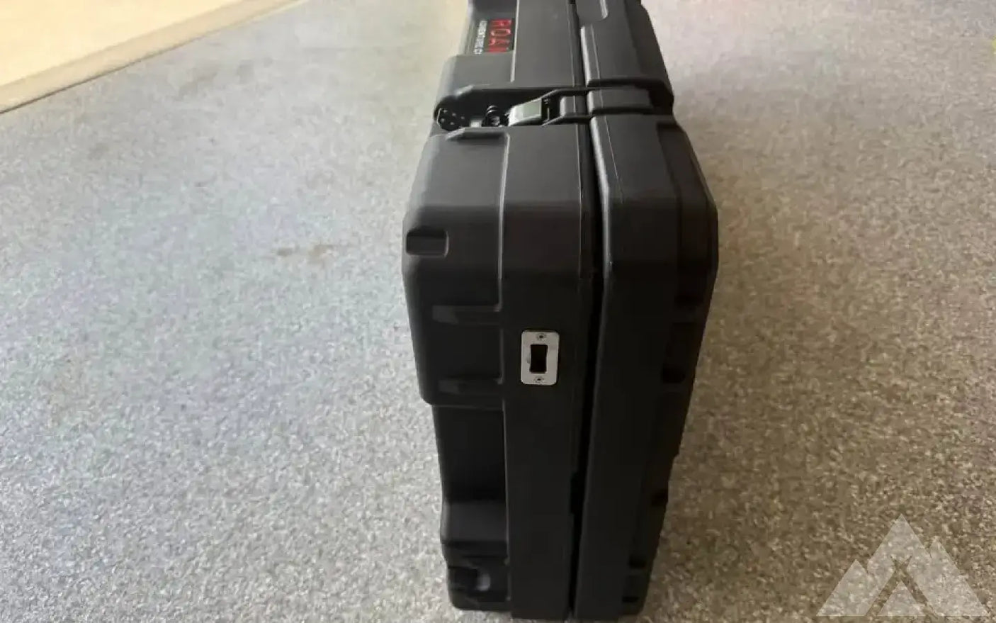 ROAM Adventure 83L Rugged Case — used cases & cargo boxes for sale (photo 5)