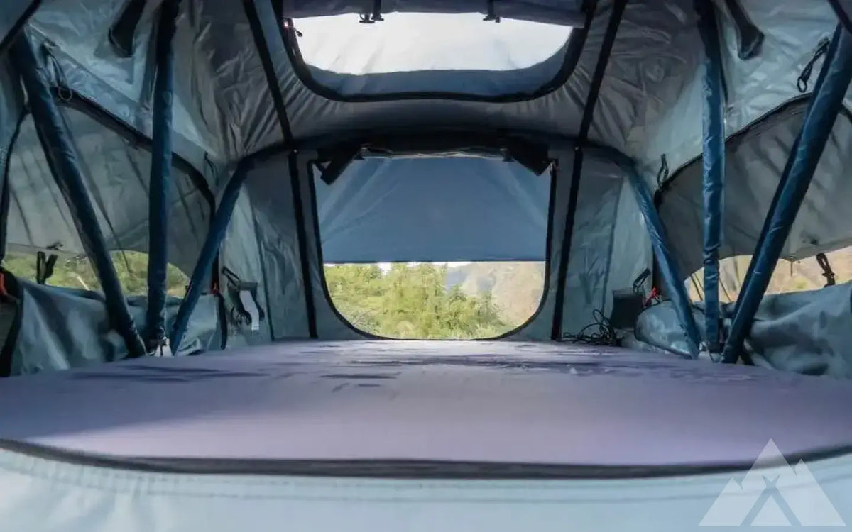 Roam Vagabond (2-3 person) roof top tent — used rooftop tents for sale (photo 4) — photo 4