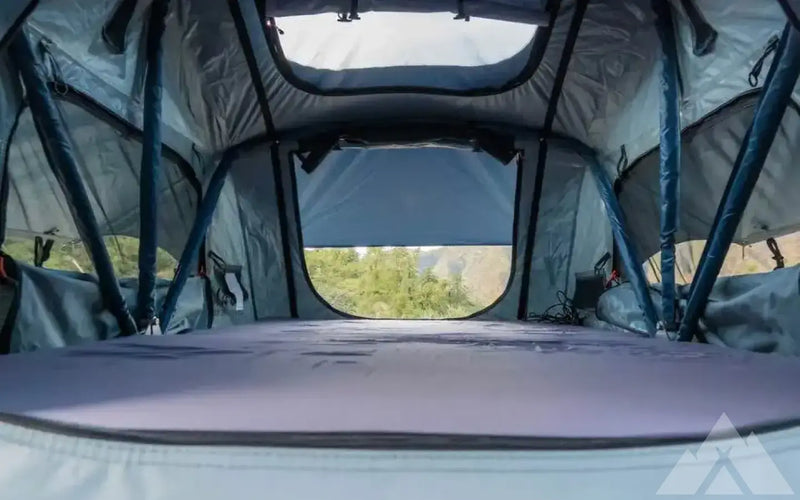 Roam Vagabond (2-3 person) roof top tent — used rooftop tents for sale (photo 4) — photo 4