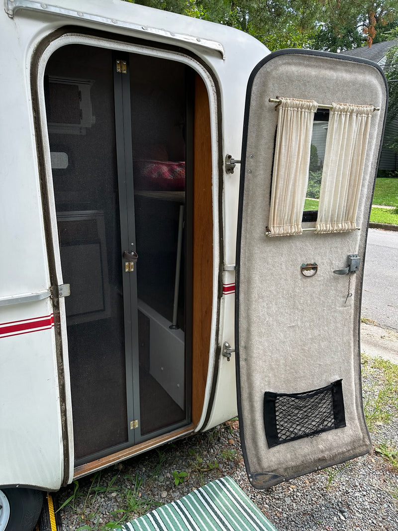 Scamp 13' Travel Trailer (2011) — photo 3