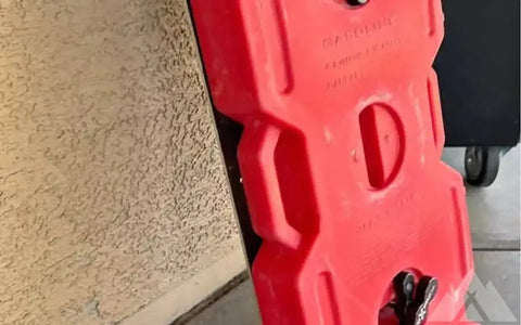 Roof rack Rotopax gas can