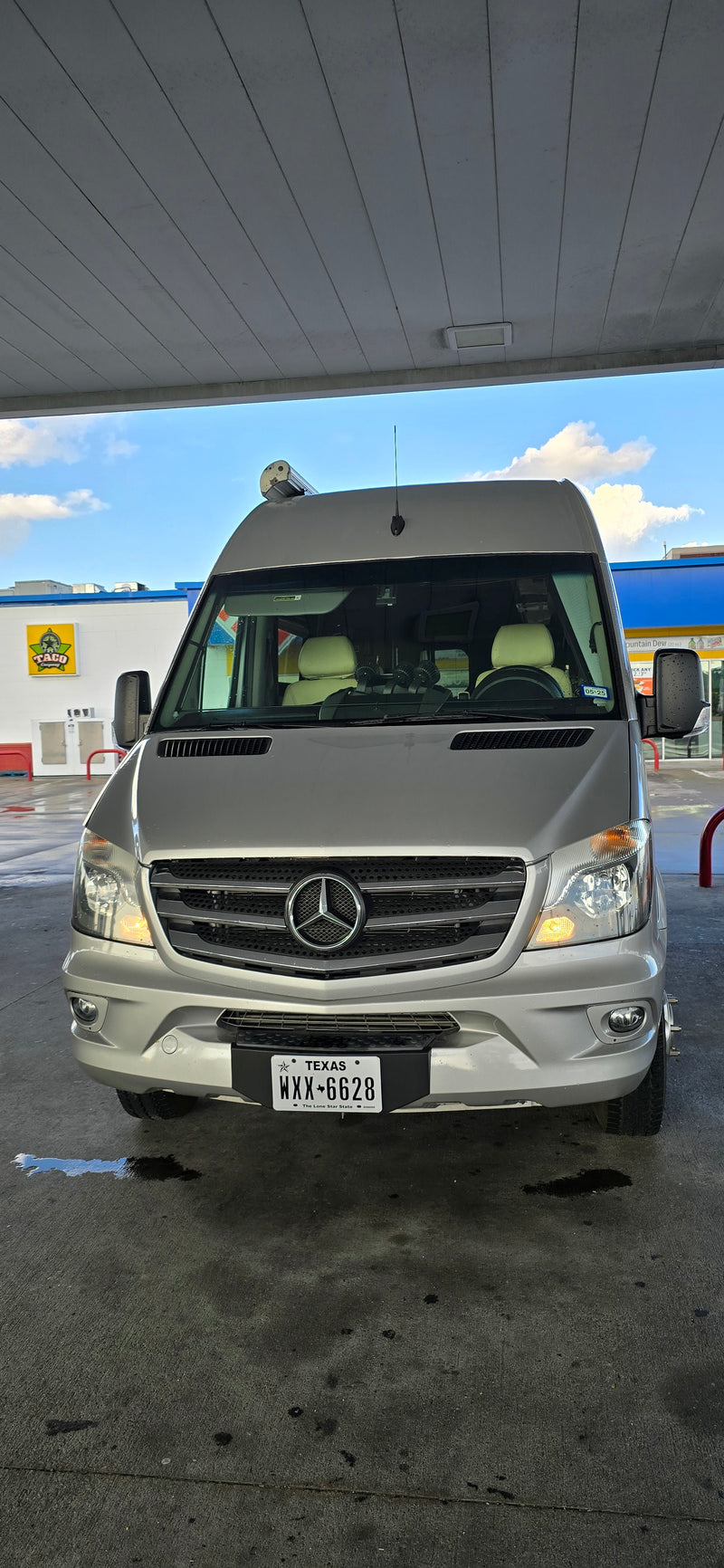 2015 Winnebago ERA Touring Coach – Mercedes Diesel Camper Van — photo 7