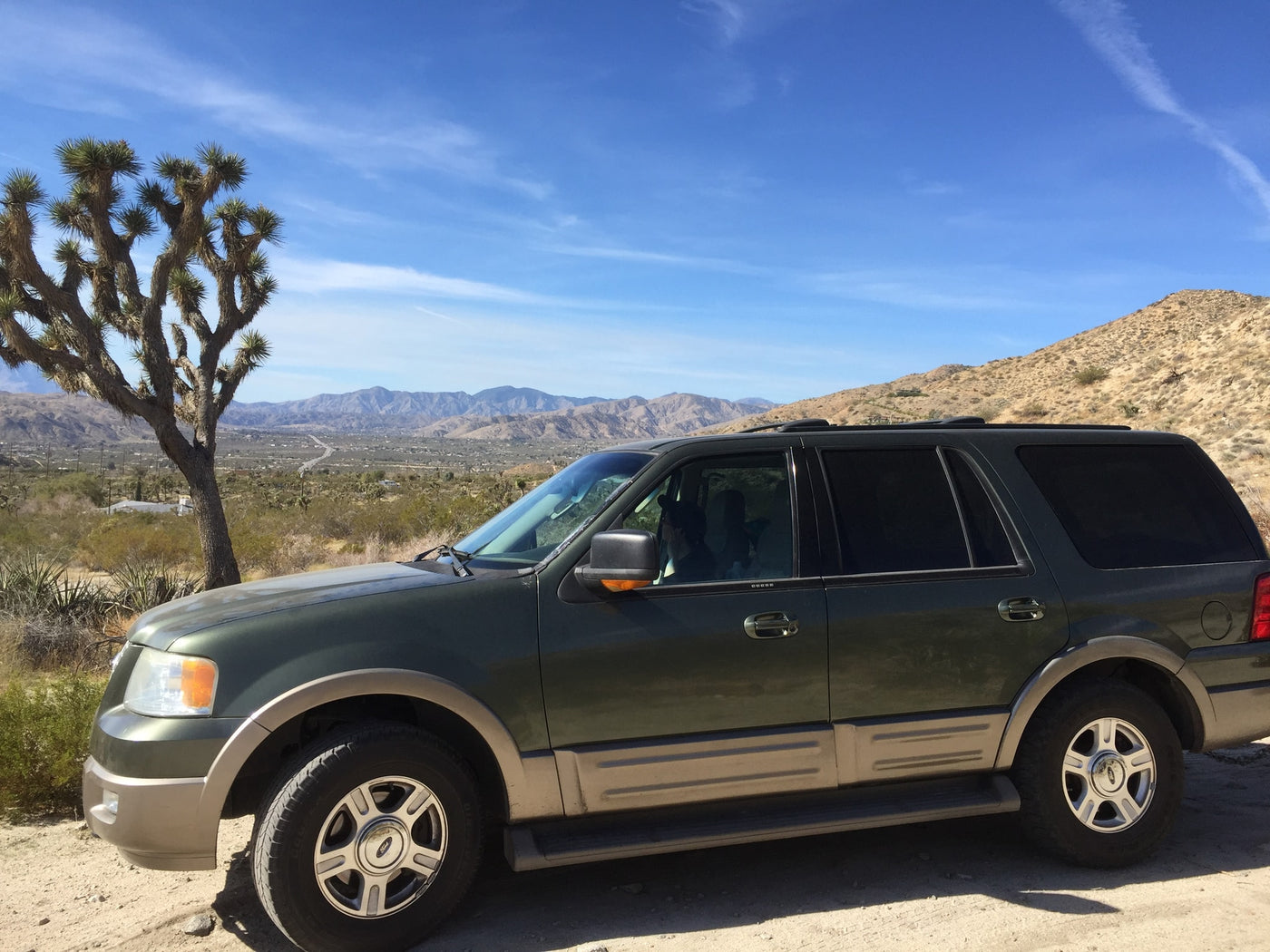  and essential tools.|A green Ford Expedition SUV among Joshua trees in a sunny desert. Perfect for outdoor adventures — photo 17