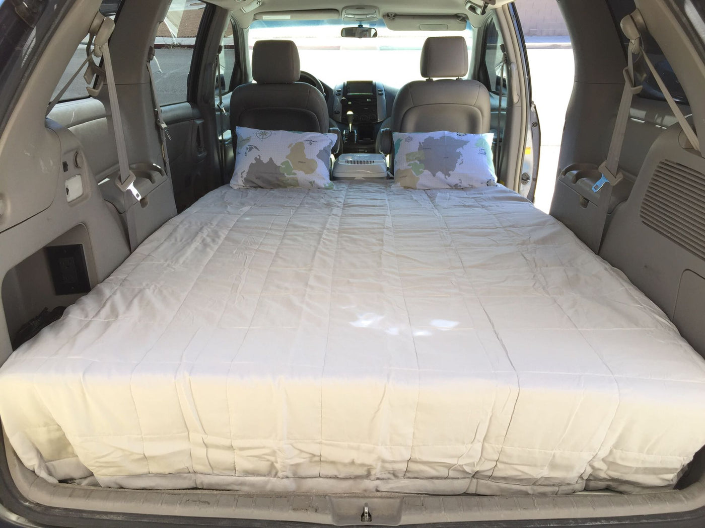  a full bed and pillows for camping. Ideal for an RV rental or road trip comfort.|Rooftop tent on minivan — photo 8