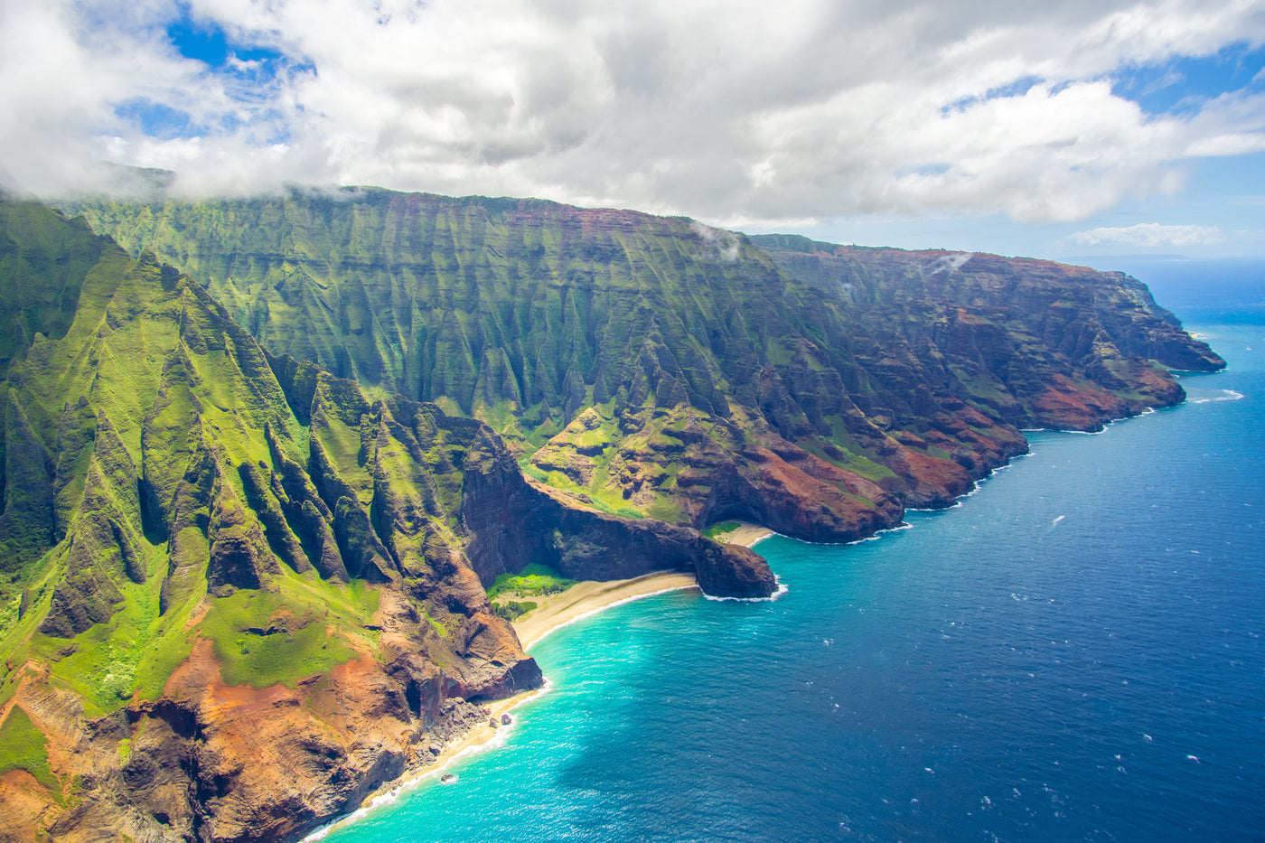 Witness Na Pali Coast's majestic green cliffs & turquoise waters. An RV rental offers flexible exploration of Kauai's wonders. — photo 15