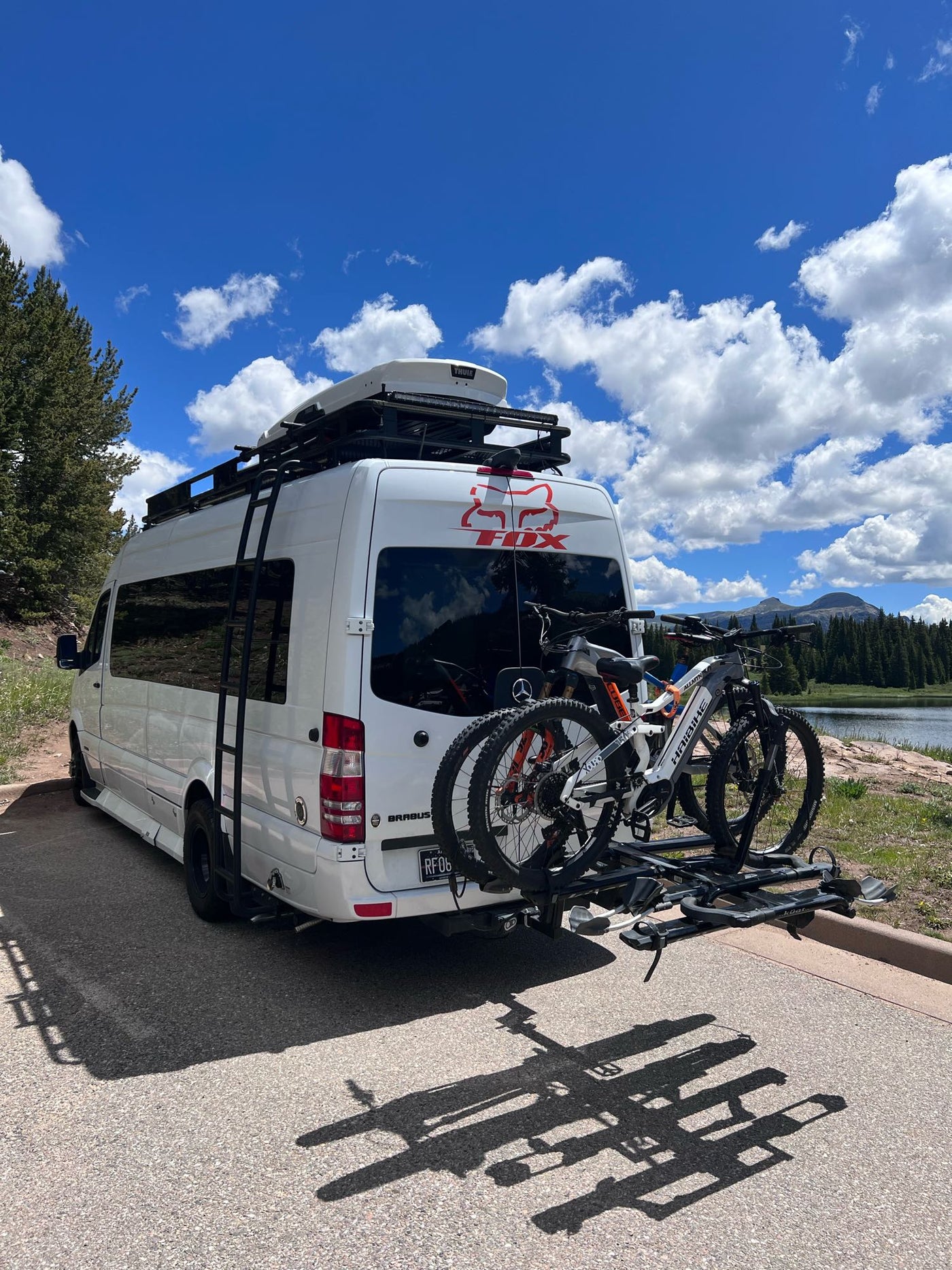  equipped with a roof rack and two mountain bikes — photo 5