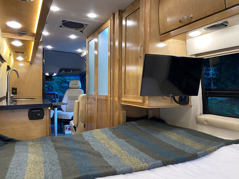 Silver Arrow - Premium Mercedes Sprinter Van — photo 4