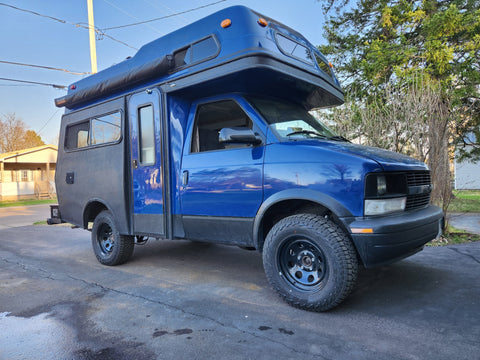 Tiger Adventure Vehicles - 'Midnight Corndog' overland rental