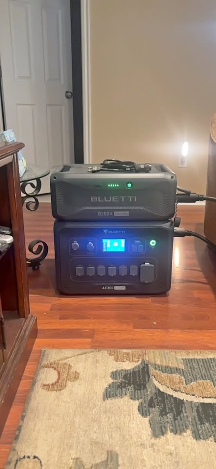 BLUETTI B300K 3072Wh and AC300 3000W Power Stations very little use