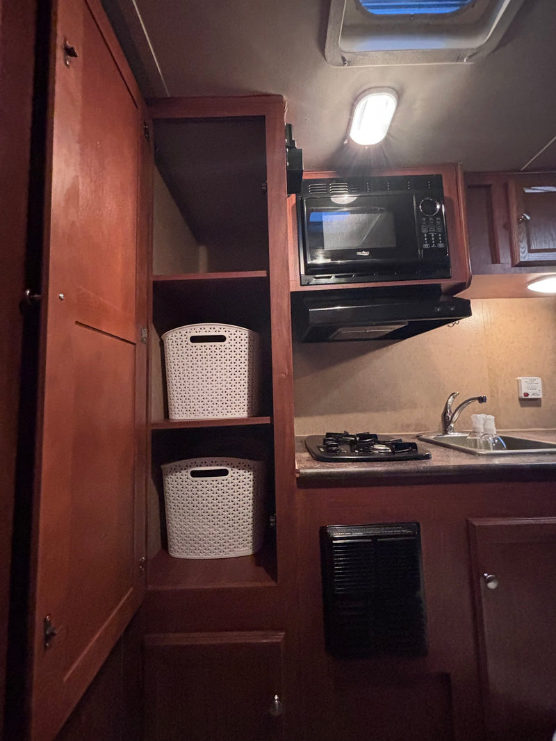  and AC unit. Compact — photo 7