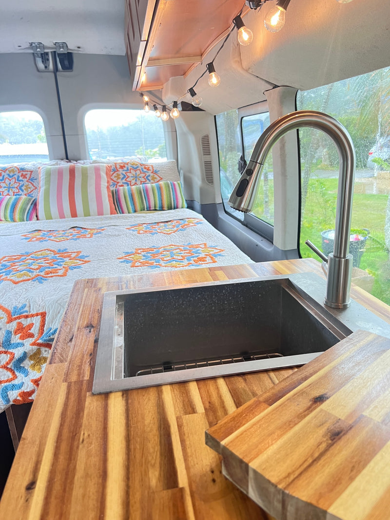  kitchen with stove and sink — photo 9