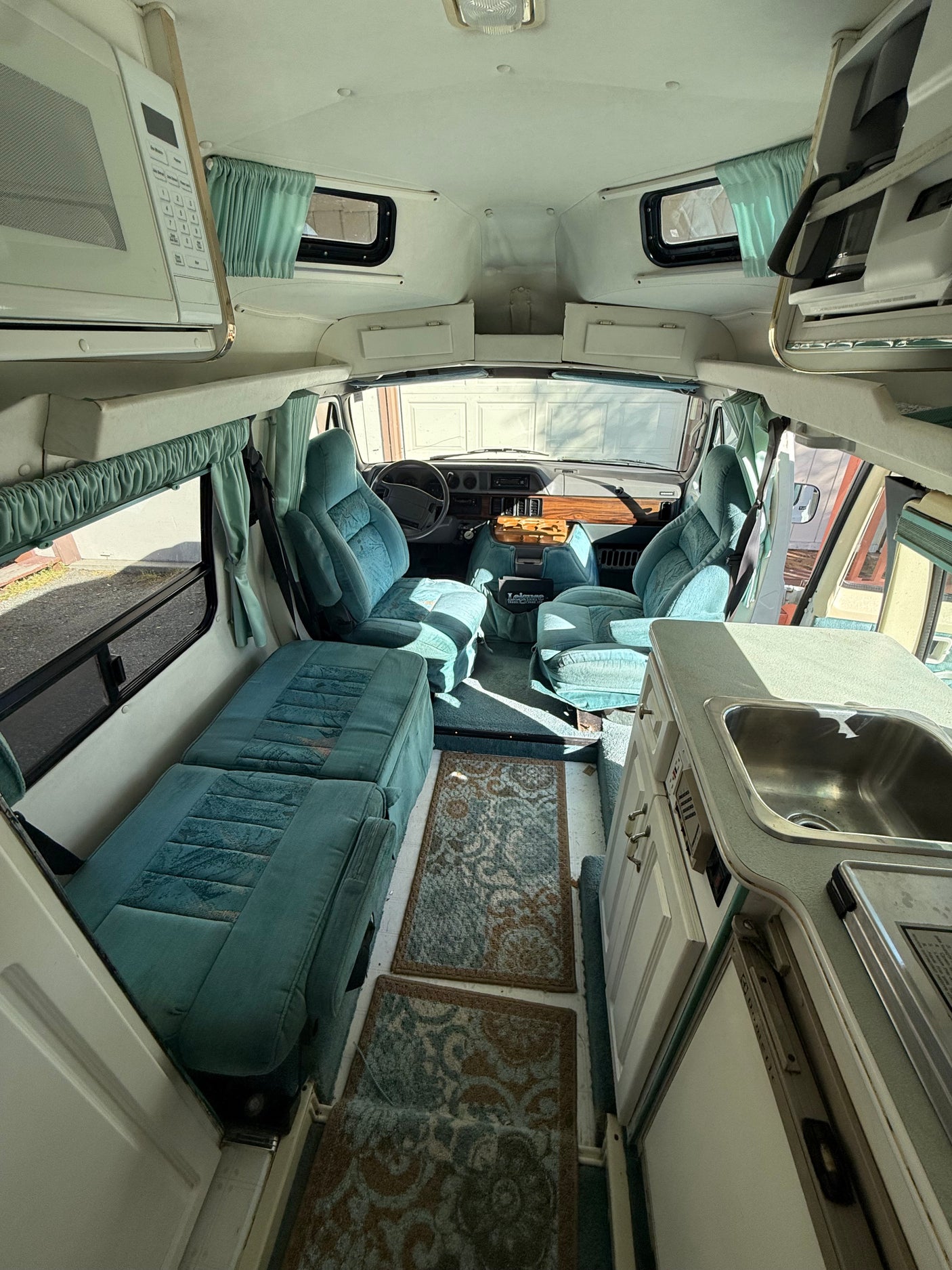 Convertible Second Bed – Perfect for a third traveler (has fit a 6’4 sleeper in the past!), child, or friend joining the trip.