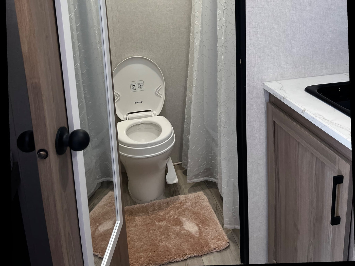  and interior light. Ideal for comfortable RV travel.|Cozy bunk bed in an RV rental — photo 19