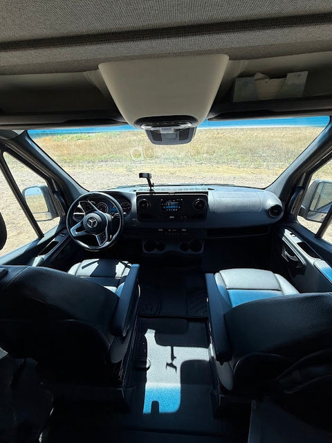 Mira: The all-season, family-friendly 4x4 Tourig Sprinter Van! — photo 4