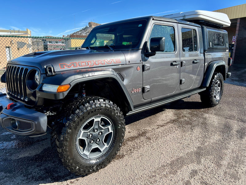 Grey Jeep Gladiator Mojave with a rooftop tent, ideal for your next rv rental adventure. — photo 1