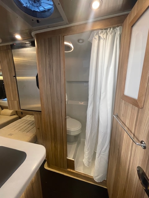 Airstream Mercedes Sprinter- 4x4 luxury camper van, off grid package — photo 9