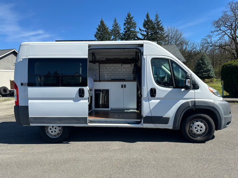 Meet Mona – Your Simple, Cozy, Adventure-Ready Camper Van — photo 2