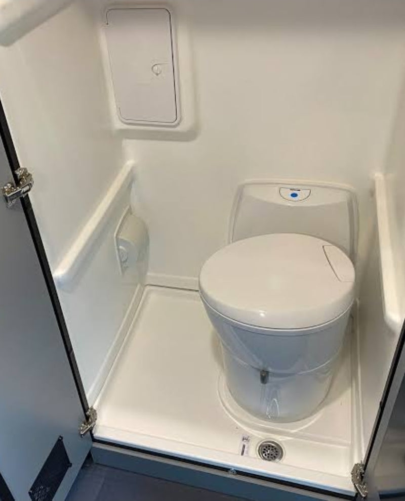 2025 AWD Winnebago Revel 44E "Elroy" Unlimited Miles Montana +  Starlink — photo 10