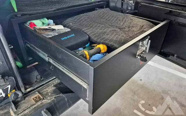 Smittybilt lockable storage — photo 2