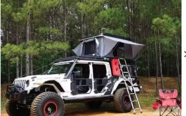 Smittybilt overlander hard shell rooftop tent — photo 2